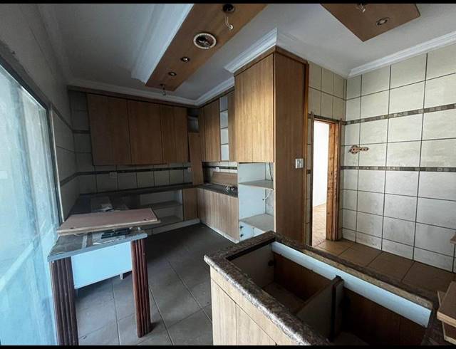 5 BEDROOM HOUSE FOR SALE IN DRIE RIVIERE